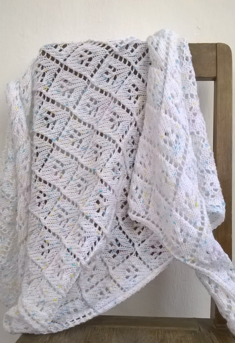 Bílý šátek s tečkami