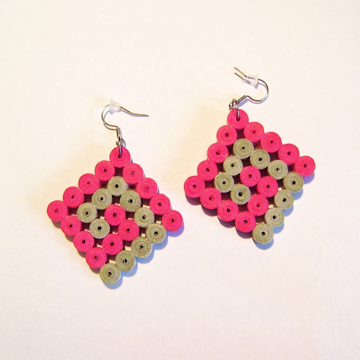 Růžovo-šedé bludiště