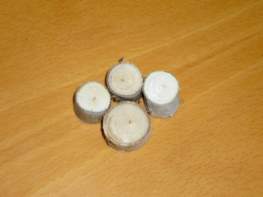 Dřevěné kolečko s kůrou bříza - prům. cca 2 - 3 cm