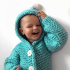 Tyrkysový dětský kabátek s kapucí ručně pletený