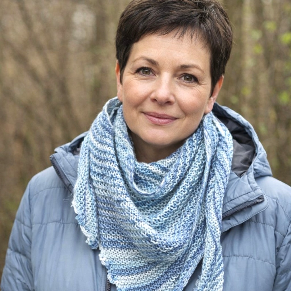 RUČNĚ PLETENÝ ASYMETRICKÝ ŠÁTEK