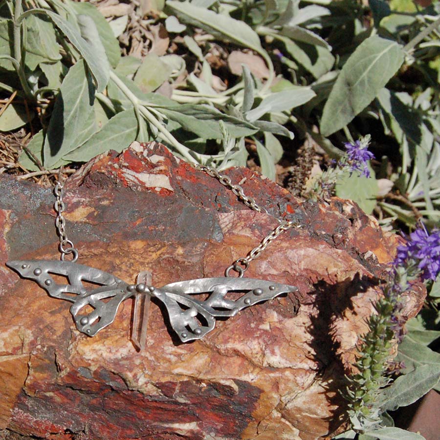 Motýl s křišťálem