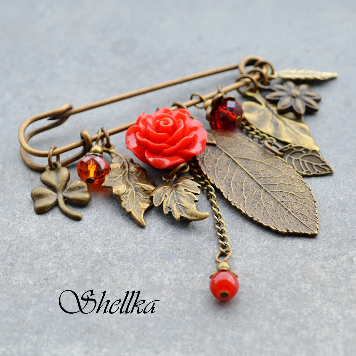 Brož/ ozdobný špendlík ,,AMY,,