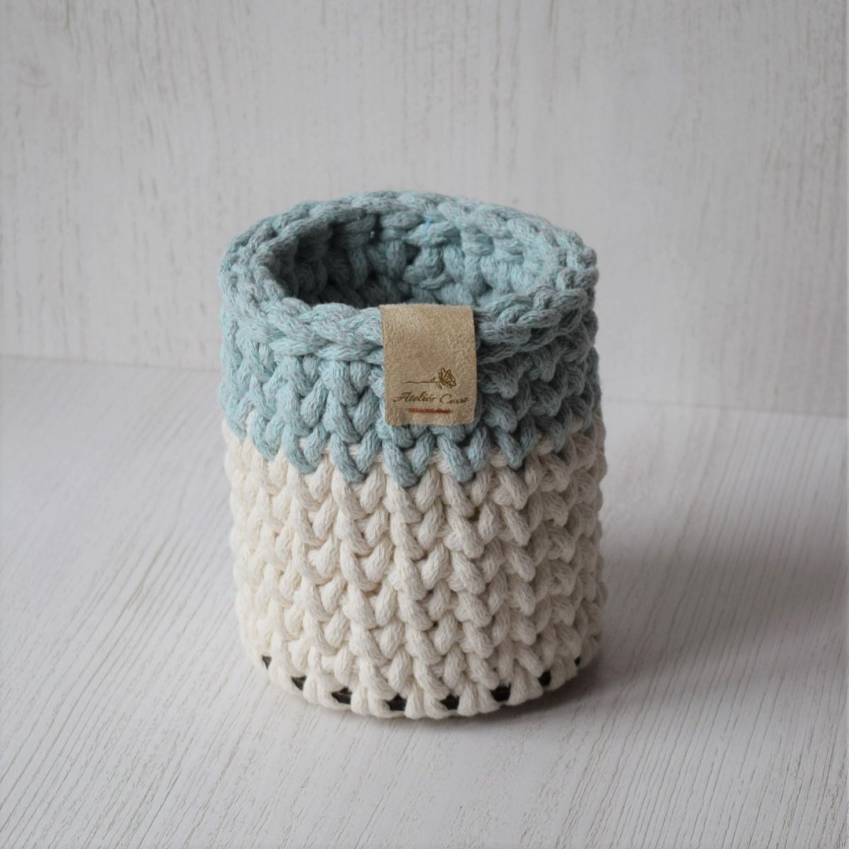 Košík kulatý malý - ecru - modrá malange