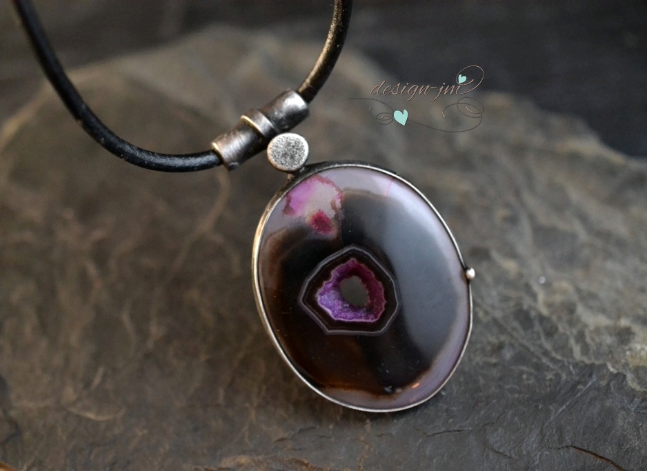 Jednoduše výrazný....