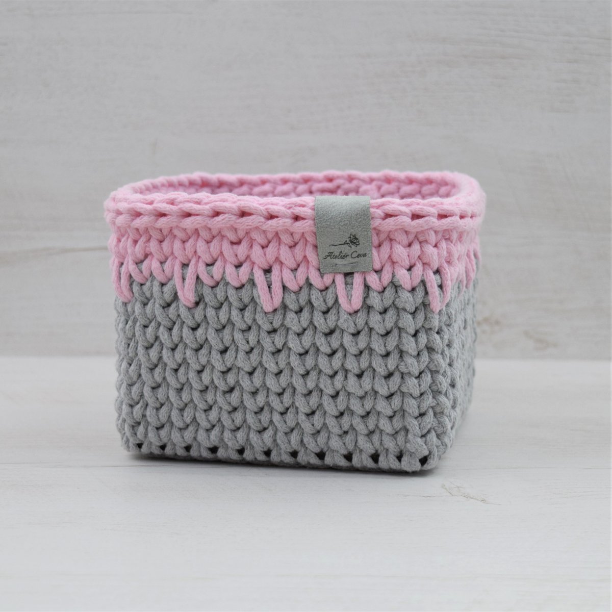 Košík šedo růžový