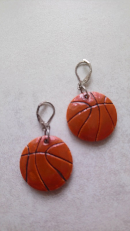 náušnice basketový míč