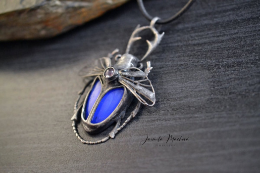 Modrý Scarab....
