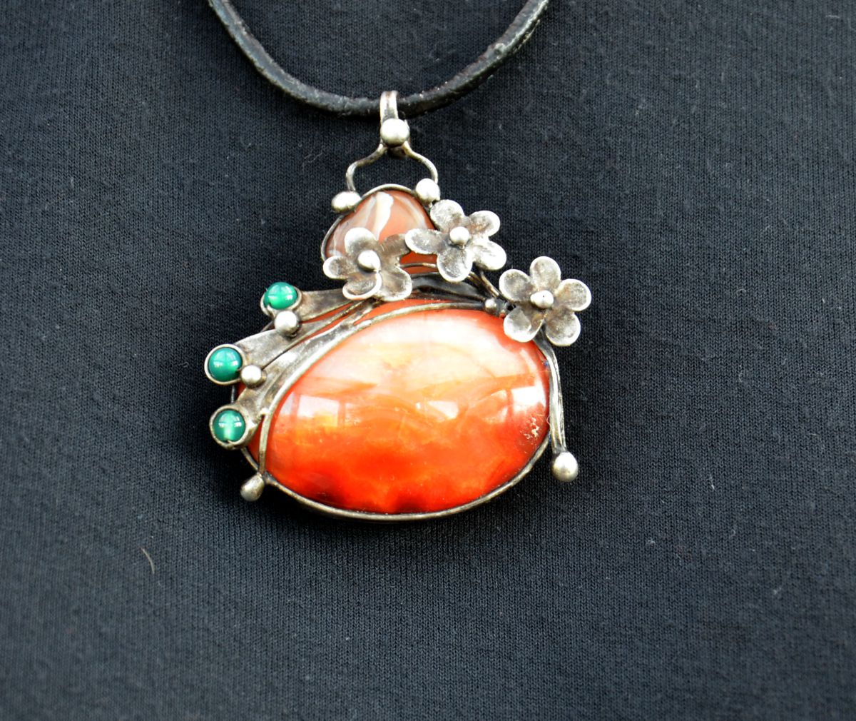 Země kvete - karneol