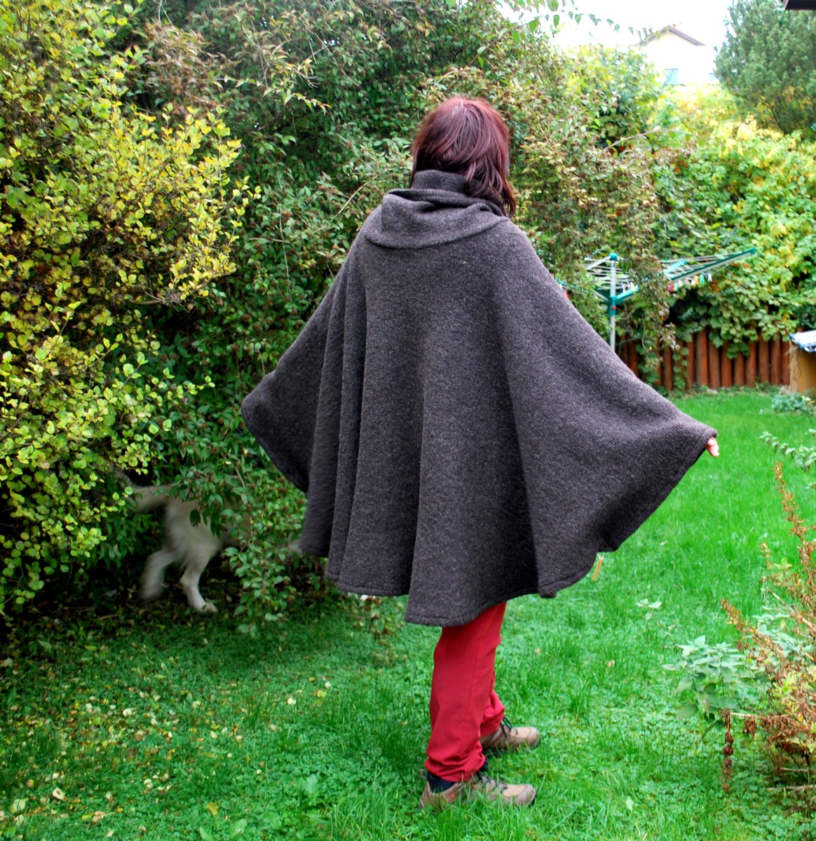 Velkokapacitní pončo s rolákem