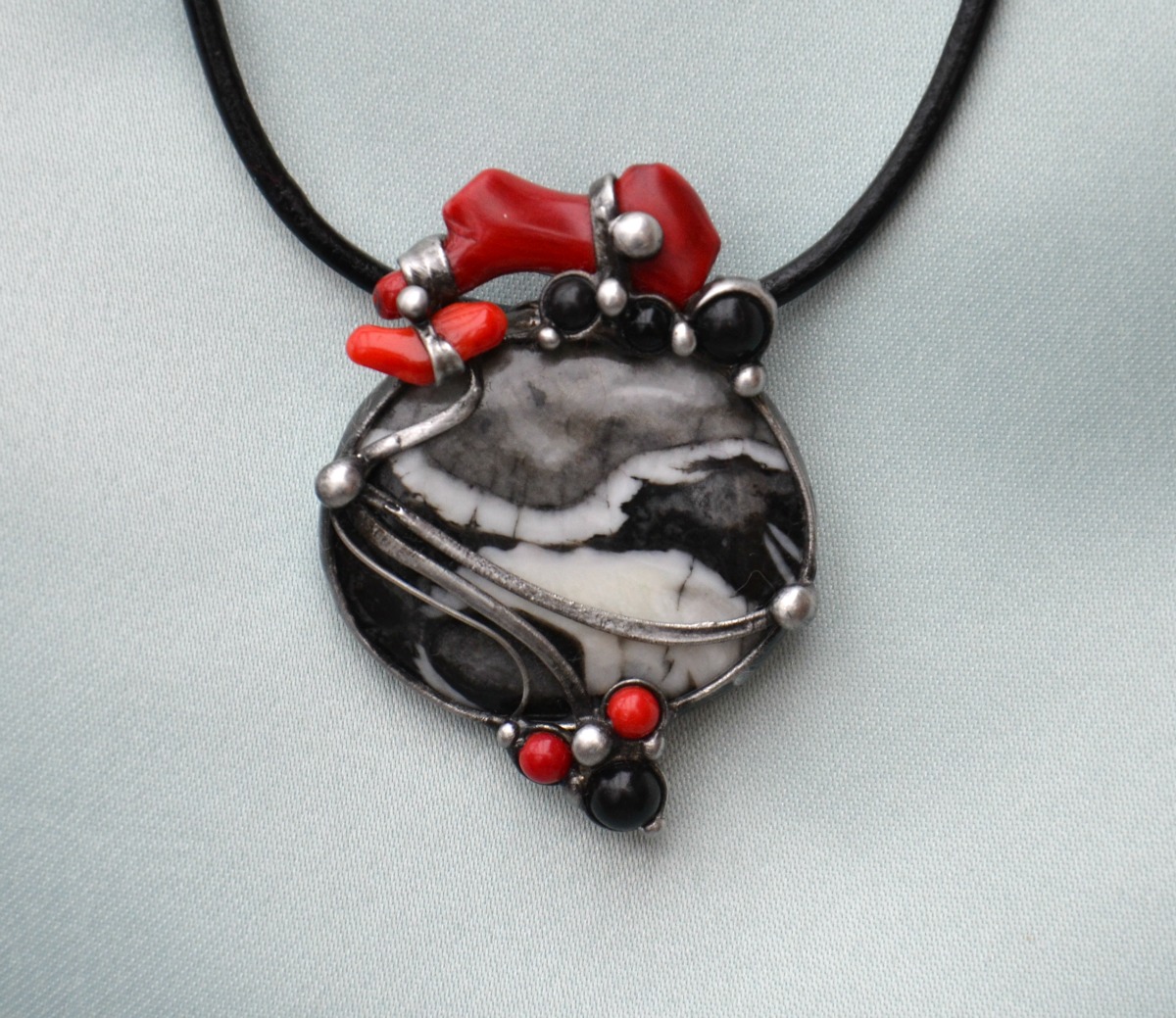 Z dávných časů - jaspis, korál