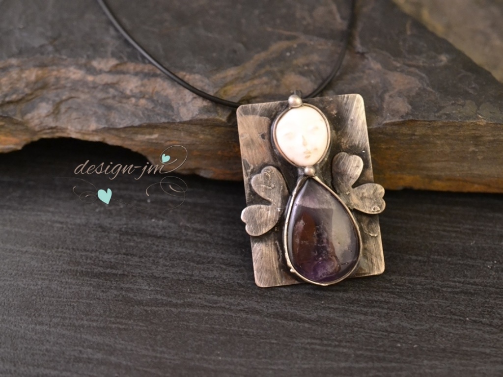 Medailonek s andílkem