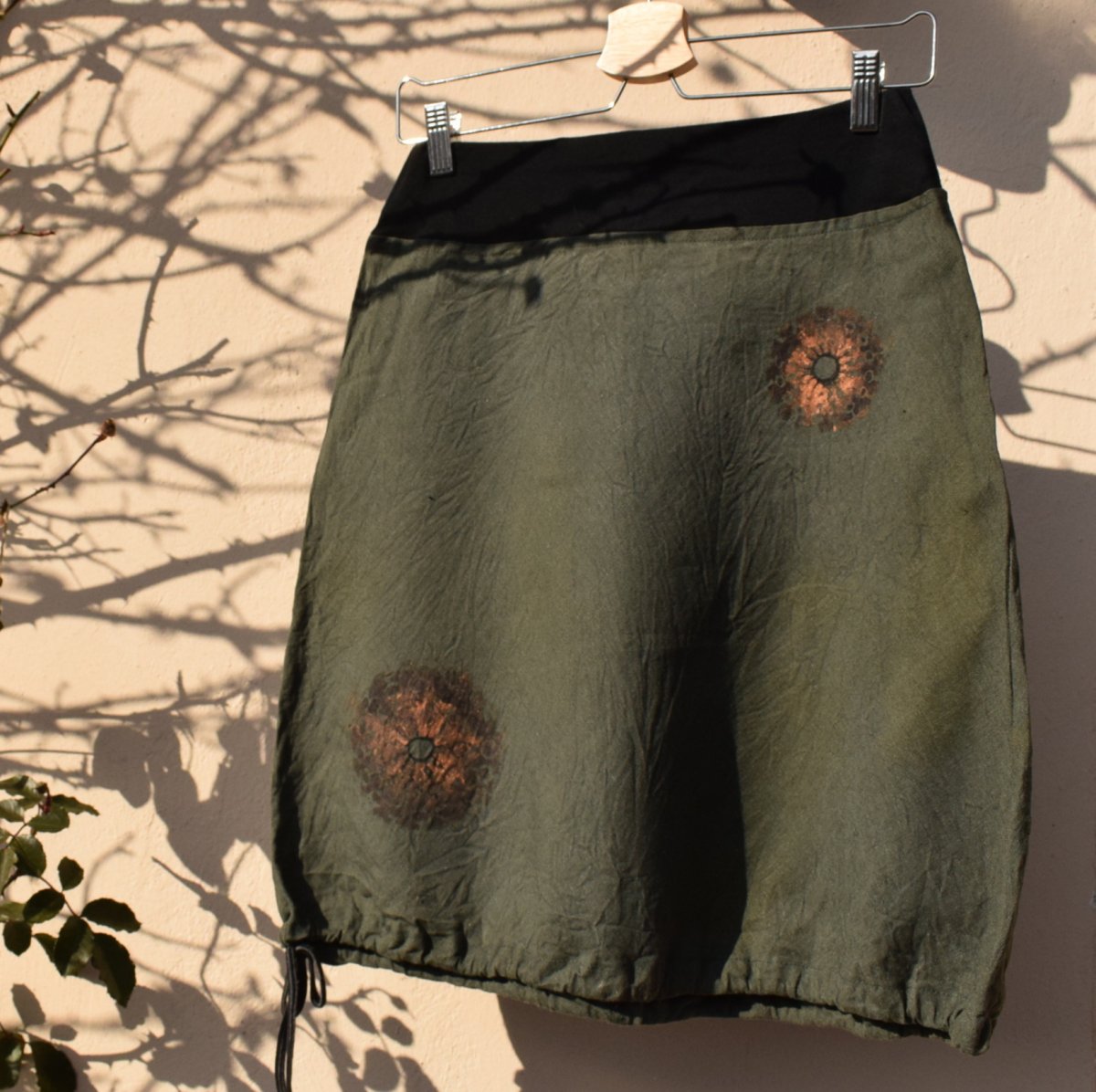 Lněná khaki na pohodu a na míru s mandalami