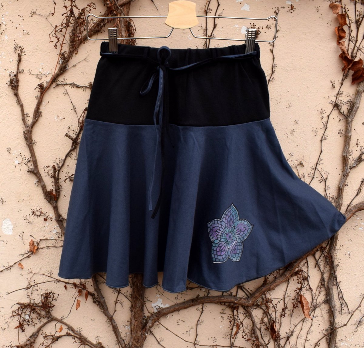 Tmavě šedá s mandalou S-L