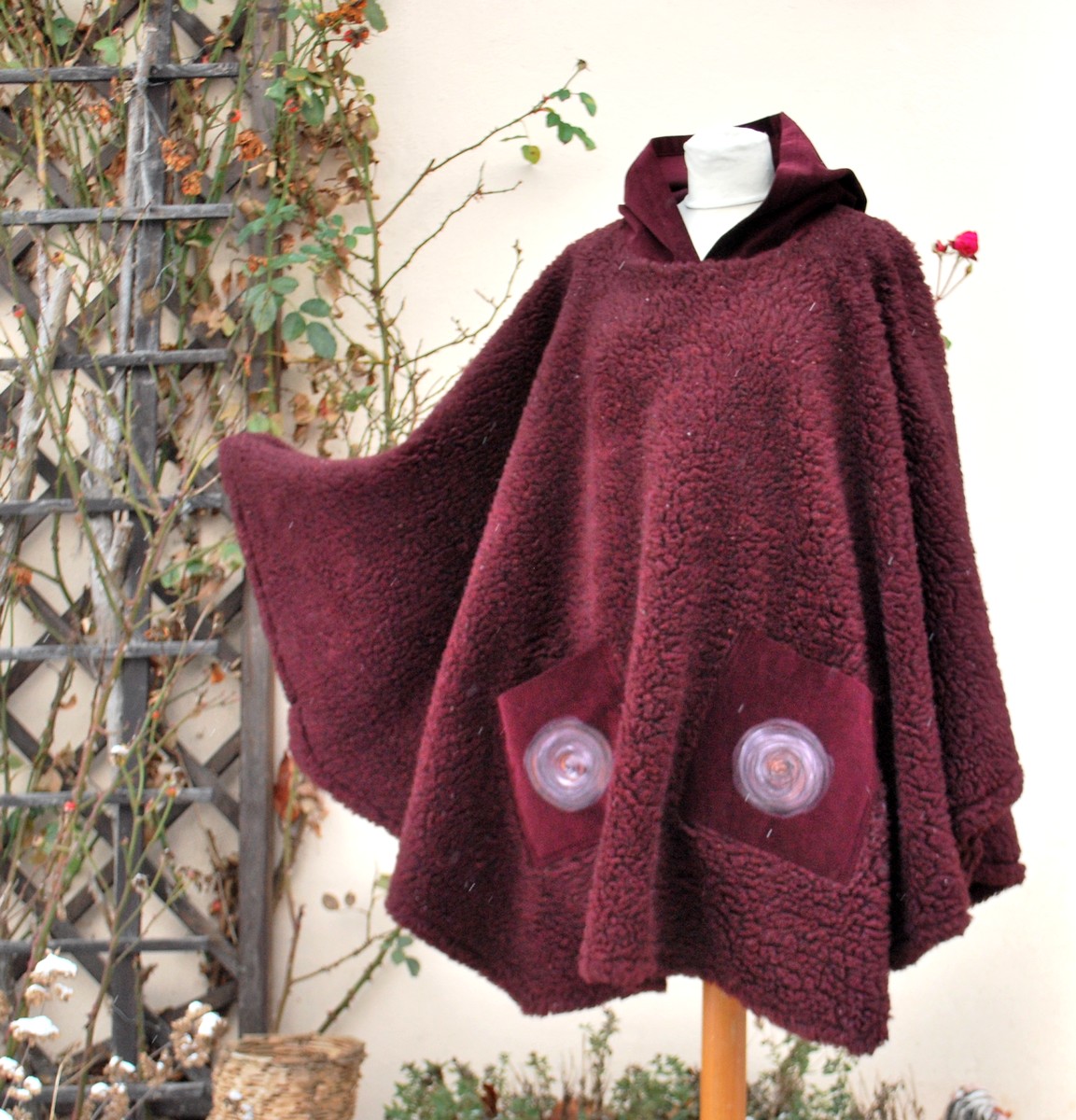 Vínový plyšák k zachumlání