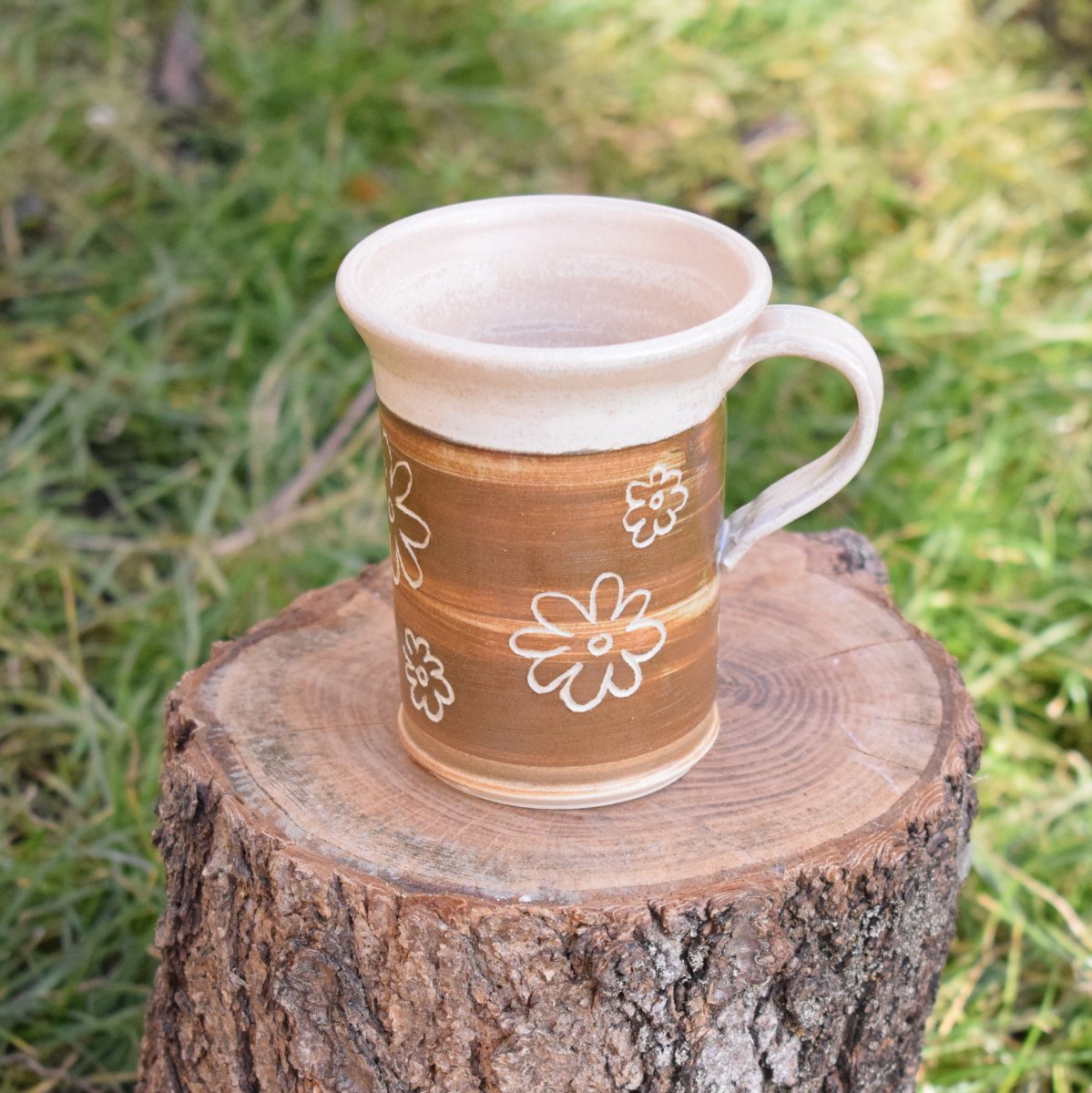 jaro - hrnek s kytičkami