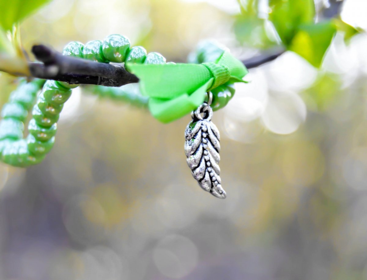 Se zelenou mašličkou a lístkem - náramek