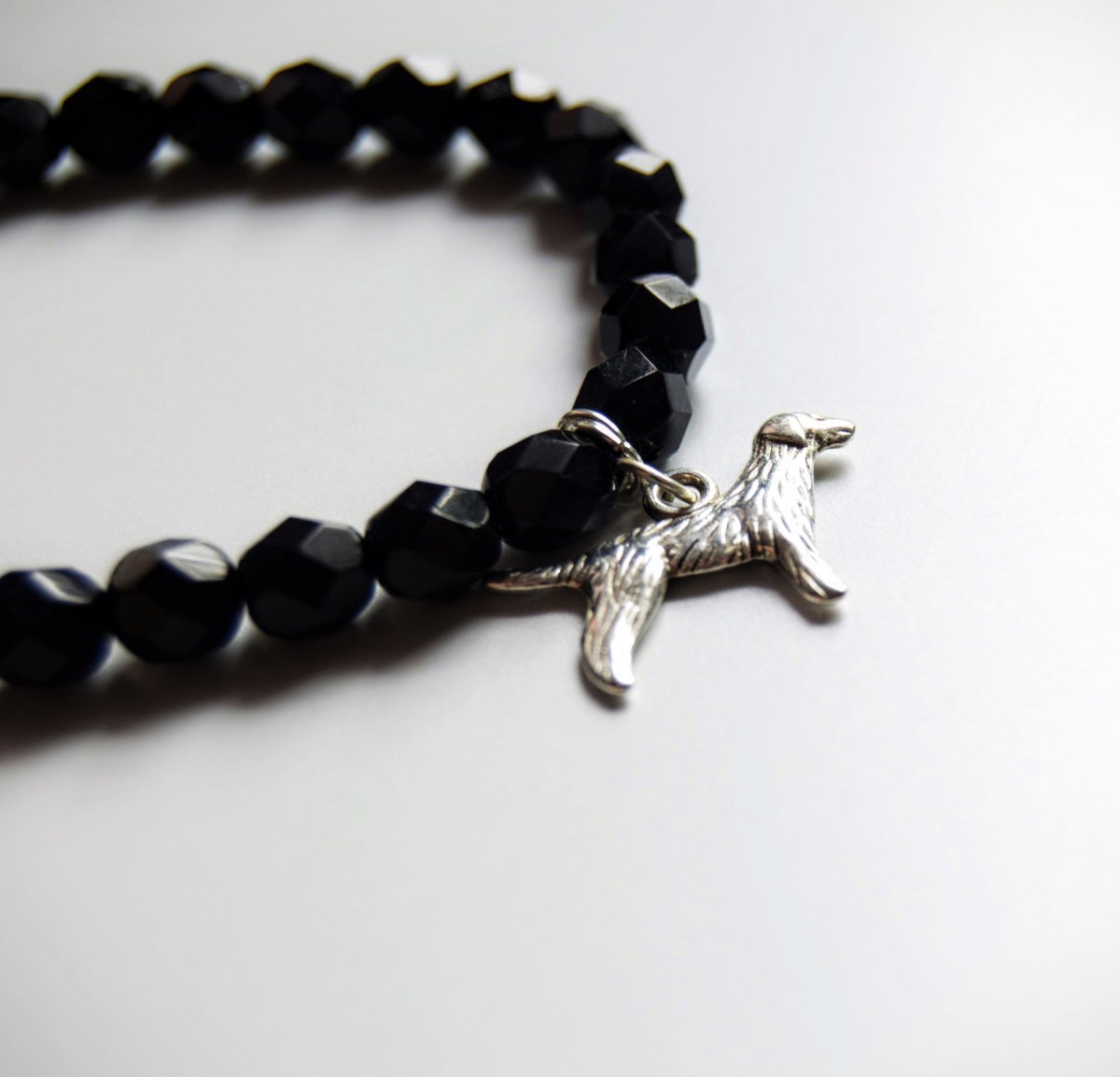 Černý pes - náramek