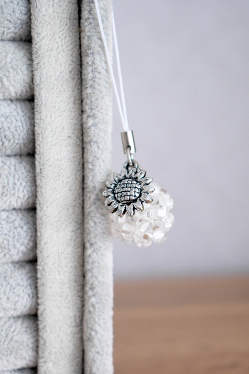 Bílá slunečnicová koule - přívěšek na klíče...š