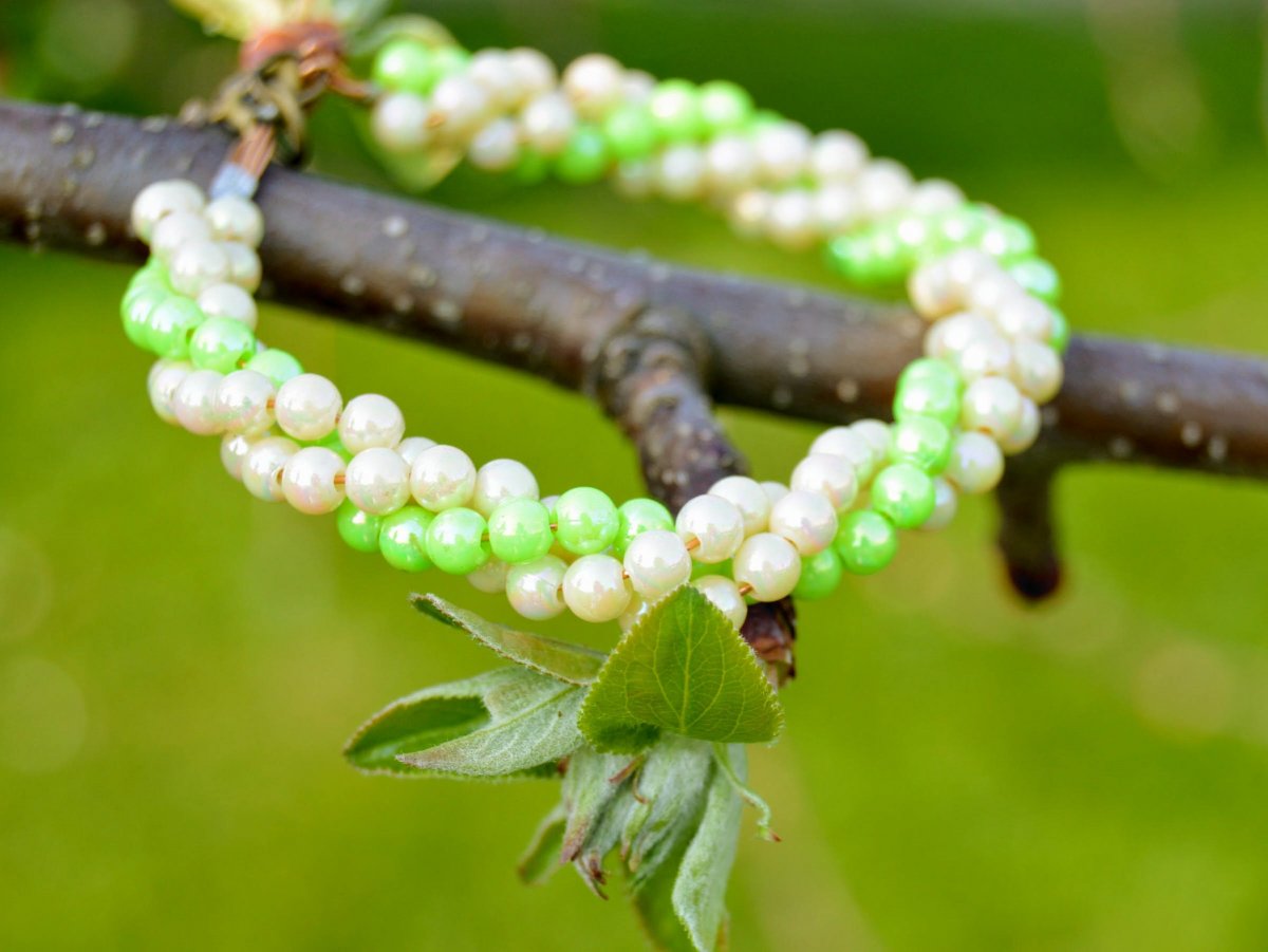 Zeleno-bílý náramek