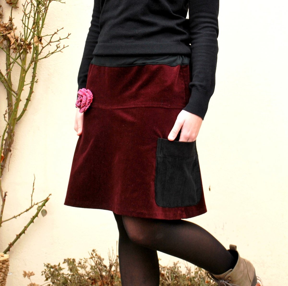 Vínová s kapsami a broží