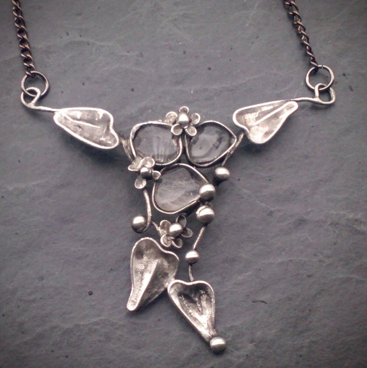 Náhrdelník. Křišťálova vetvicka