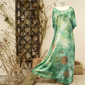 Velké zelené šaty s mandalami