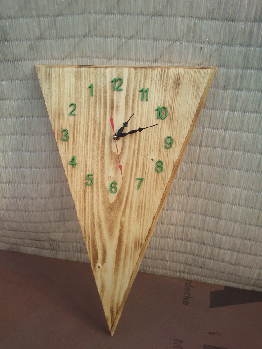 Originální hodiny s chodem ručiček do leva :)