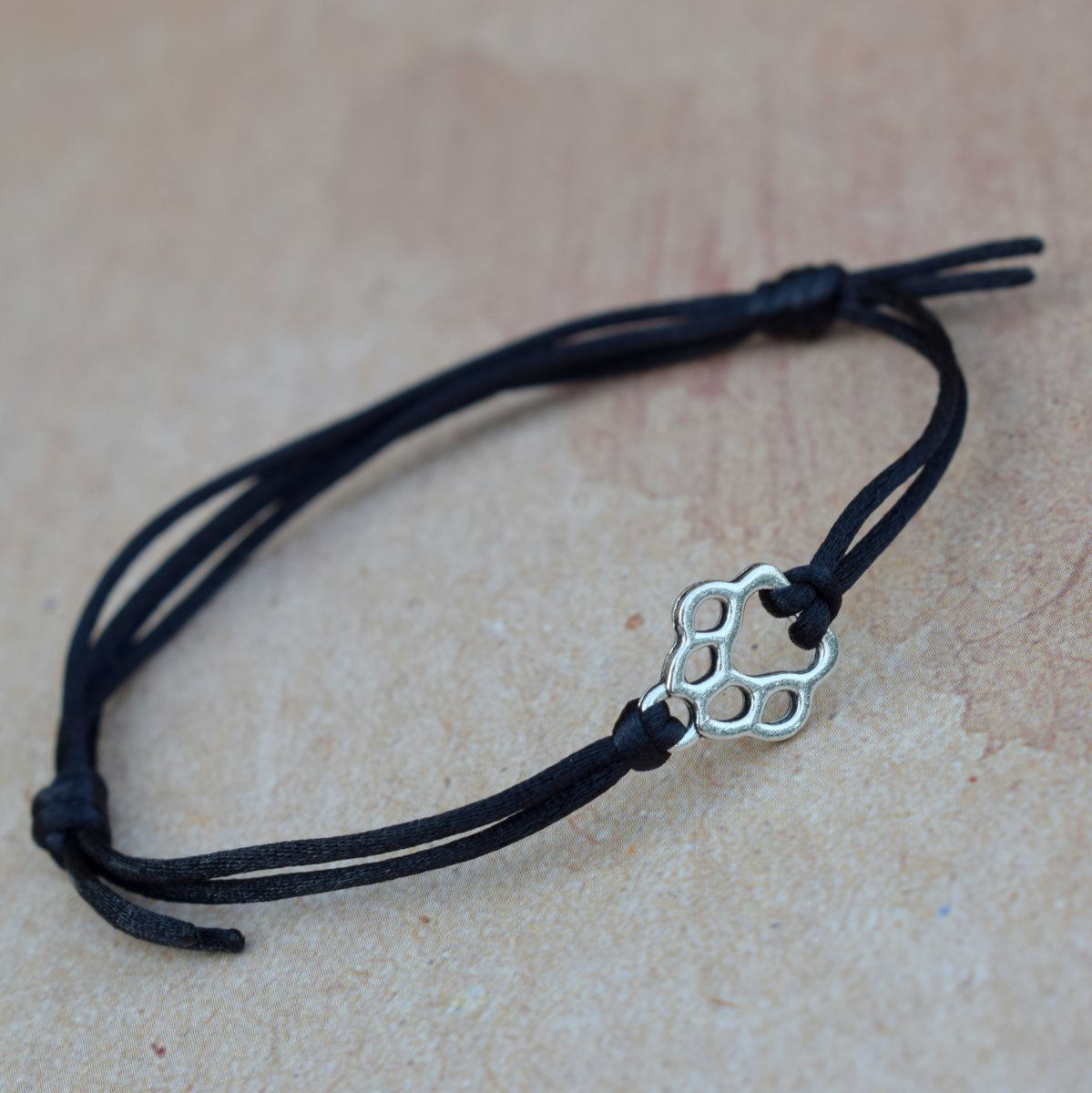 Psí tlapka - kabbalah náramek...