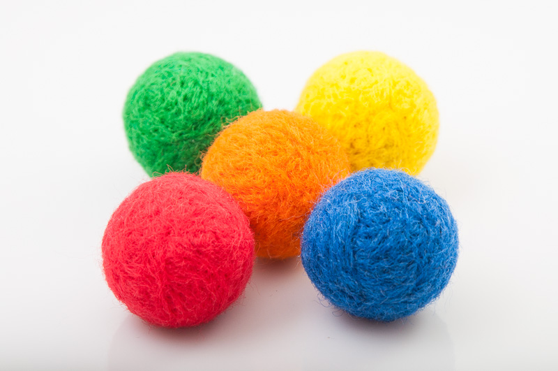 Sada 5 ks kuliček s kozlíkem pro kočku Barvičky