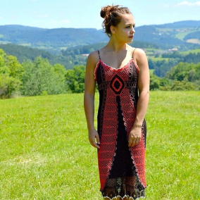 Háčkované šaty ELEGANCY