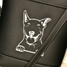  crossbody kabelka s výšivkou > varianta černá s bullteriérem