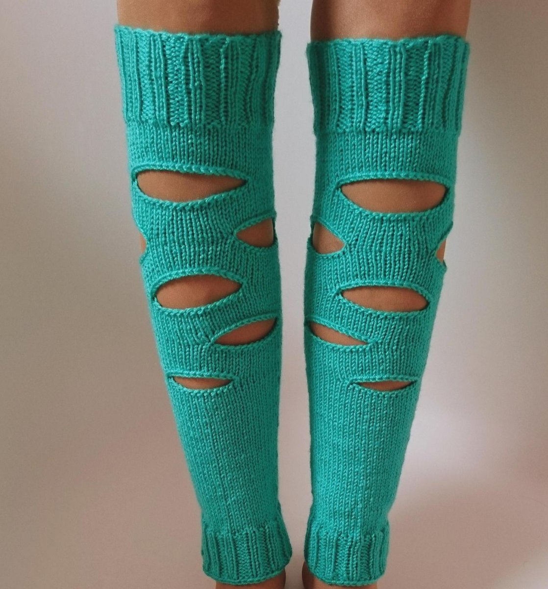 "Děravé" návleky na nohy - Komu se nelení ...