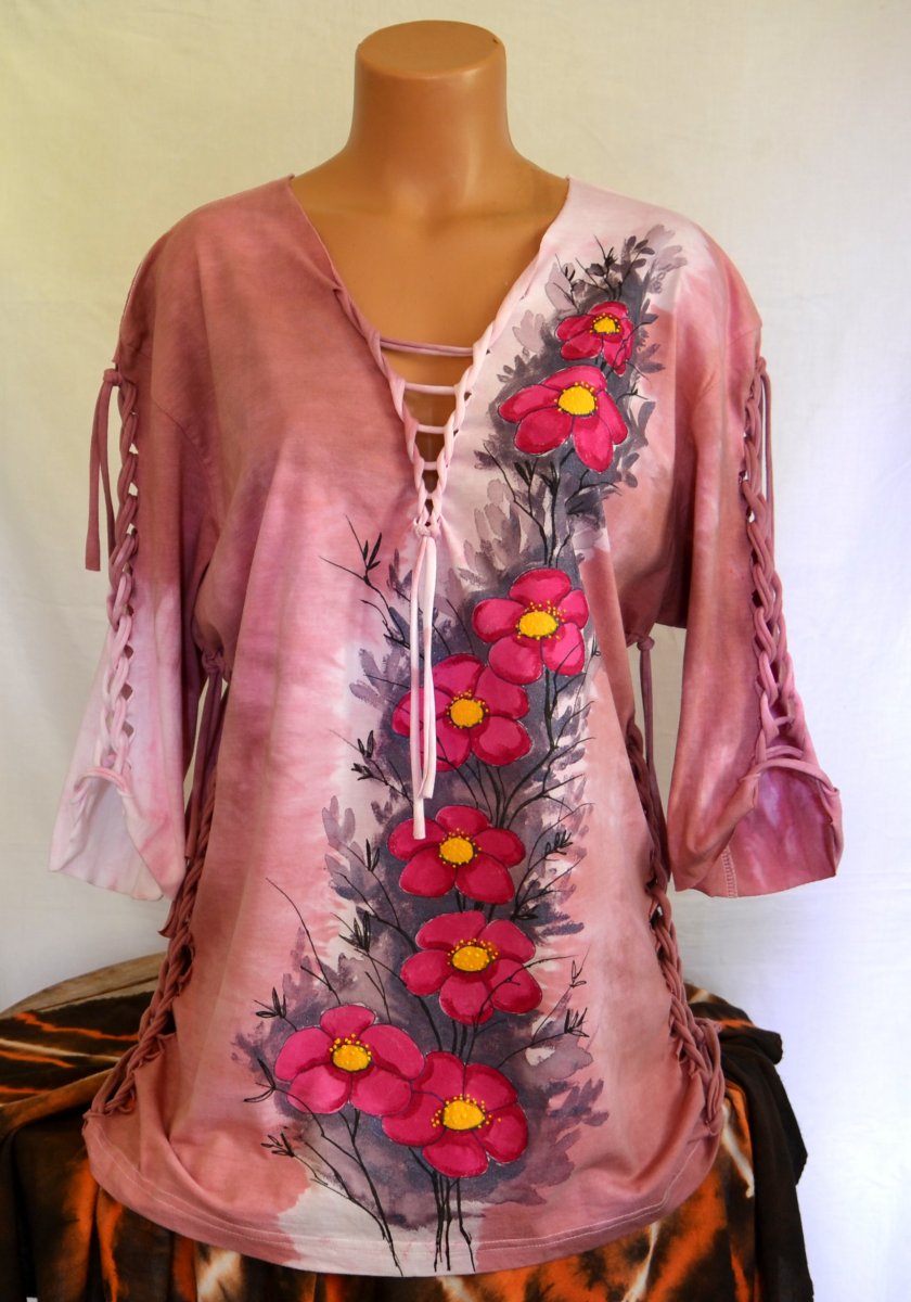 Růžové prostříhané tričko s květy