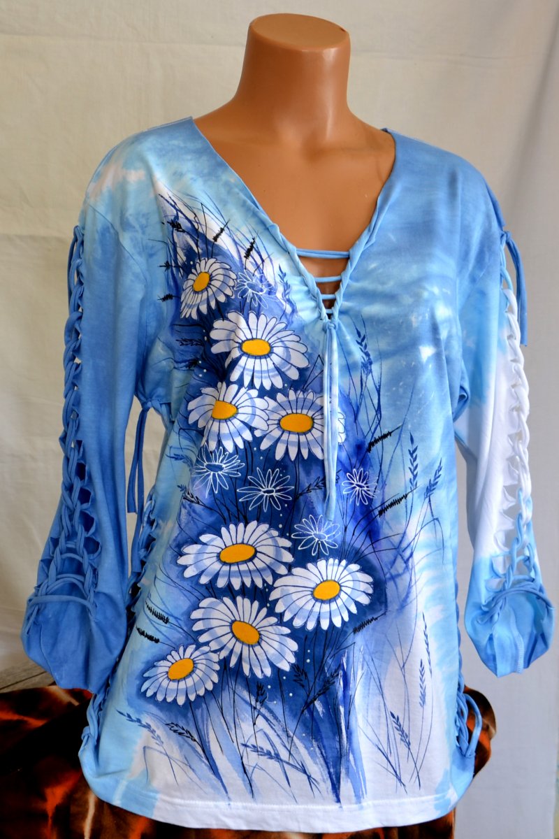 Modré prostříhané tričko s kopretinami