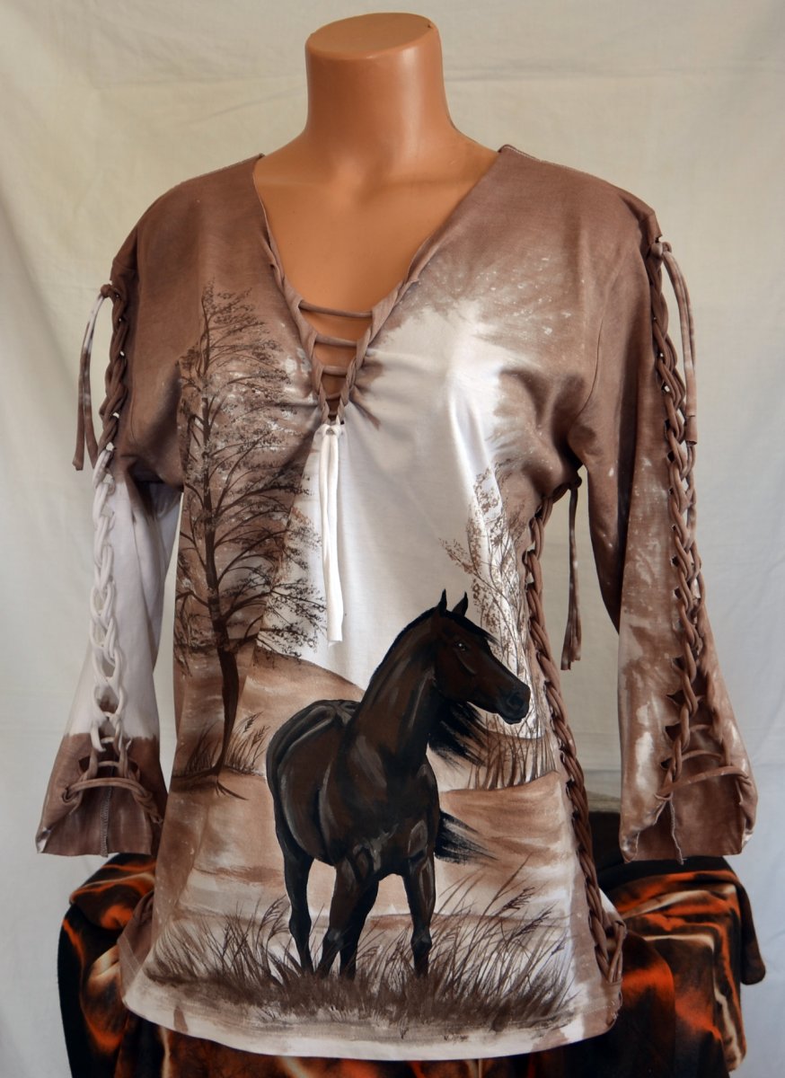 Prostříhané hnědé tričko s hnědákem