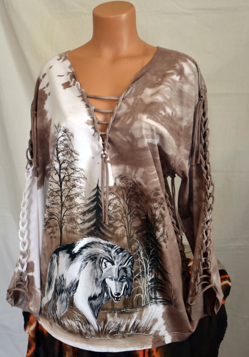 Hnědé prostříhané tričko s vlkem