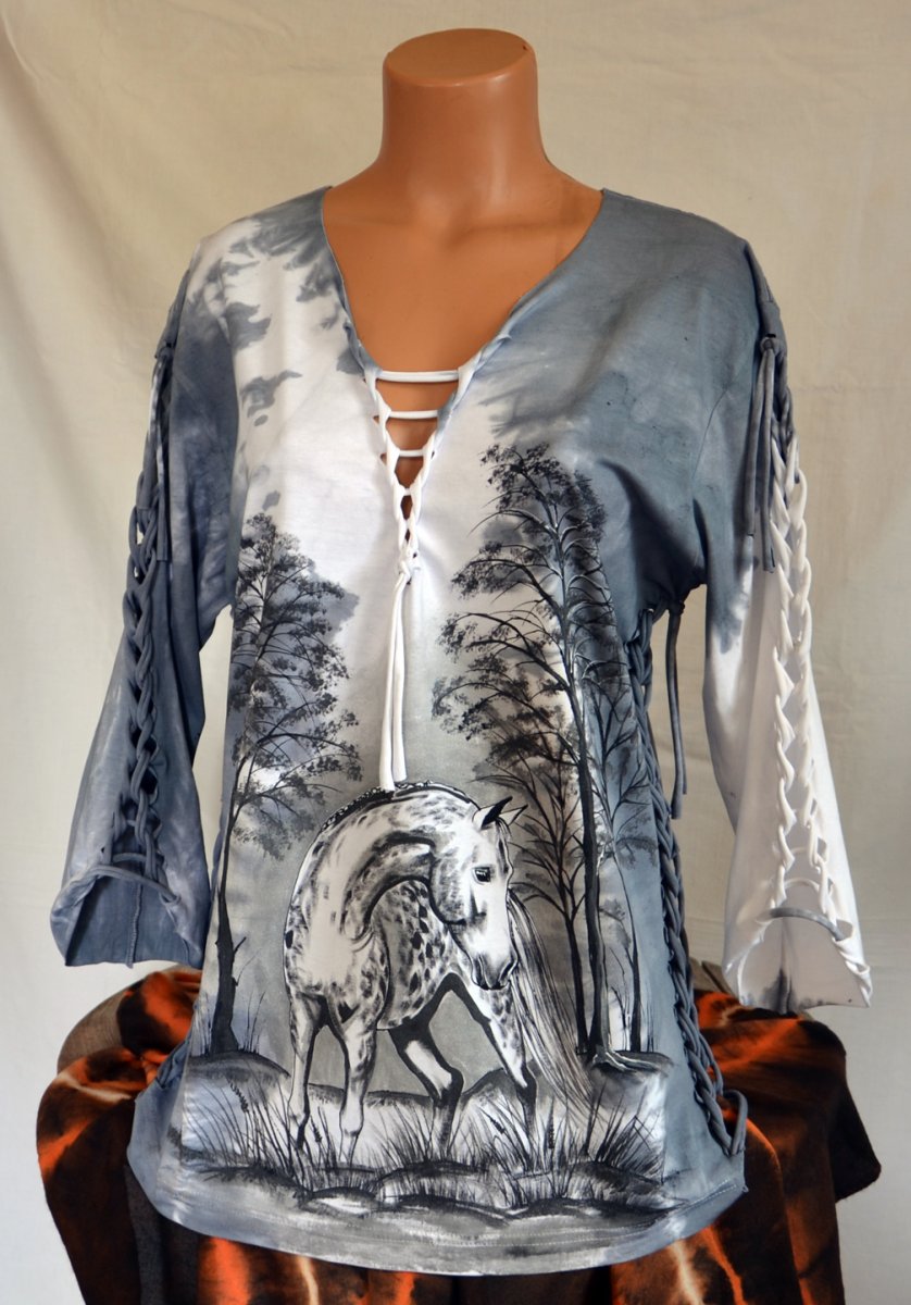 Šedé prostříhané tričko s běloušem