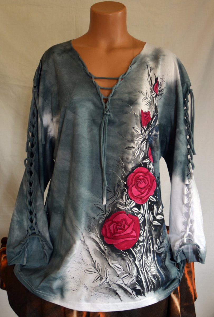 Šedé prostříhané tričko s růžemi