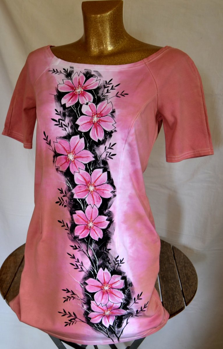 Růžové šaty s květy