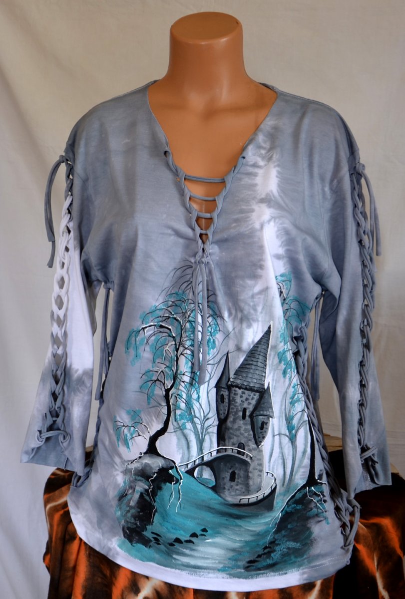 Šedé prostříhané tričko s fantasy krajinkou