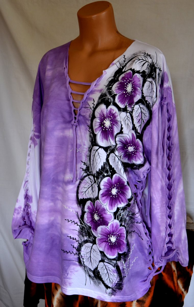 Prostříhané fialové tričko s květy 4XL