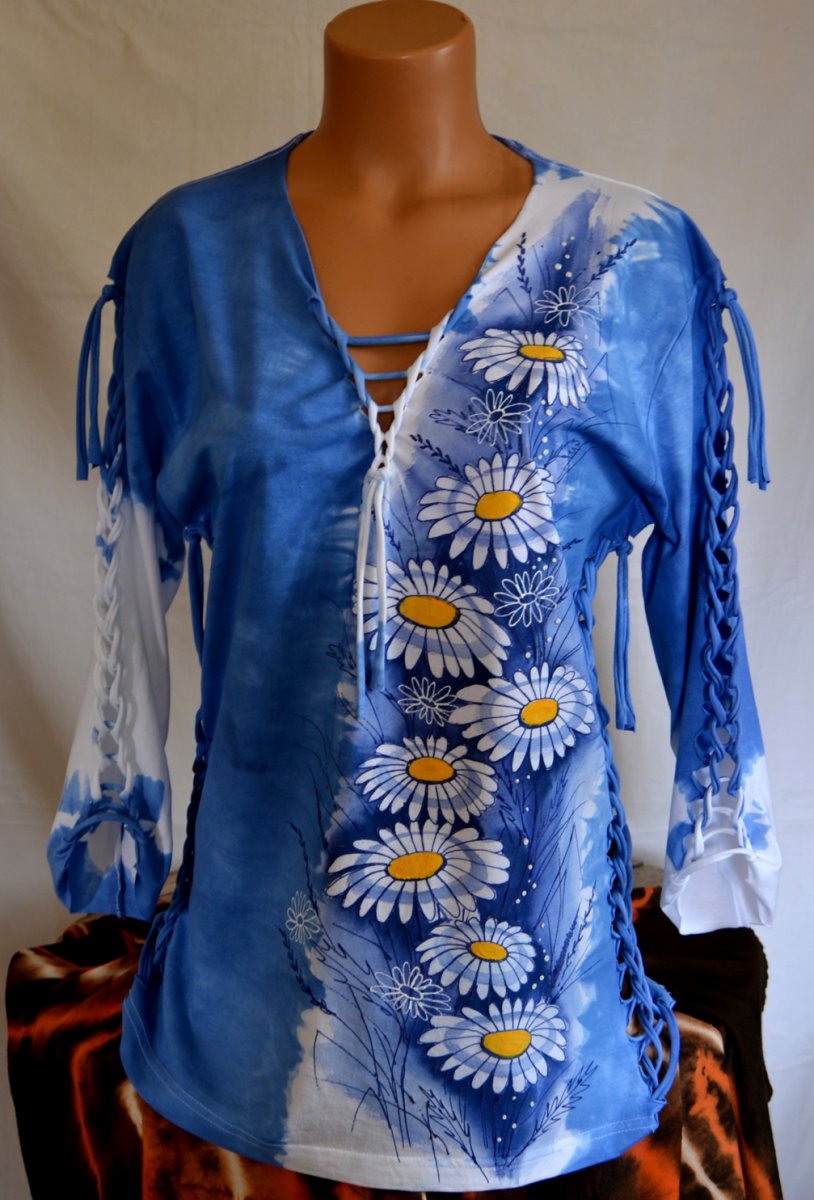 Modré prostříhané tričko s kopretinami 