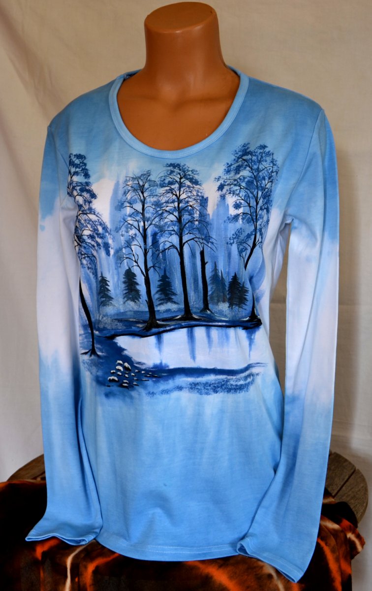 Modré tričko s krajinkou