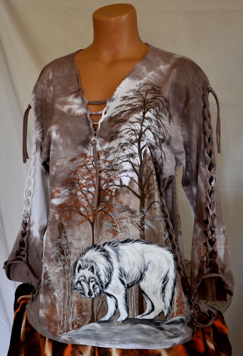 Hnědé prostříhané tričko s vlkem