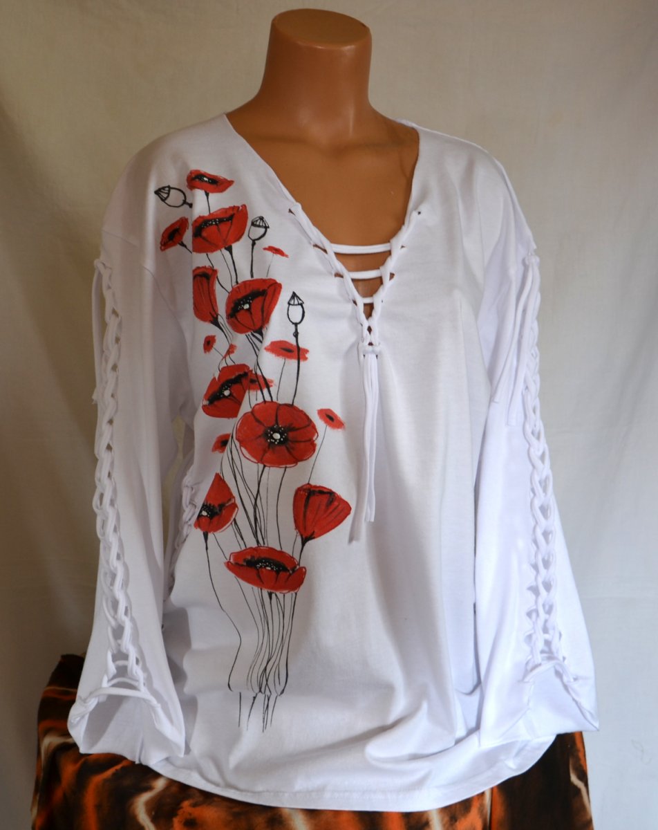 Bílé prostříhané tričko s máky