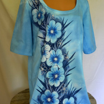 Modré batikované šaty s květy