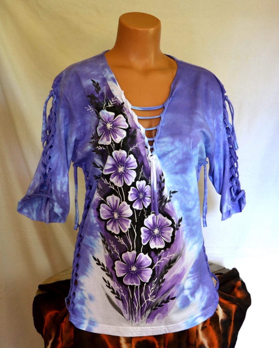 Fialové prostříhané tričko s květy