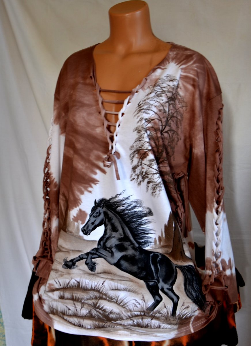 Hnědé prostříhané tričko s vraníkem