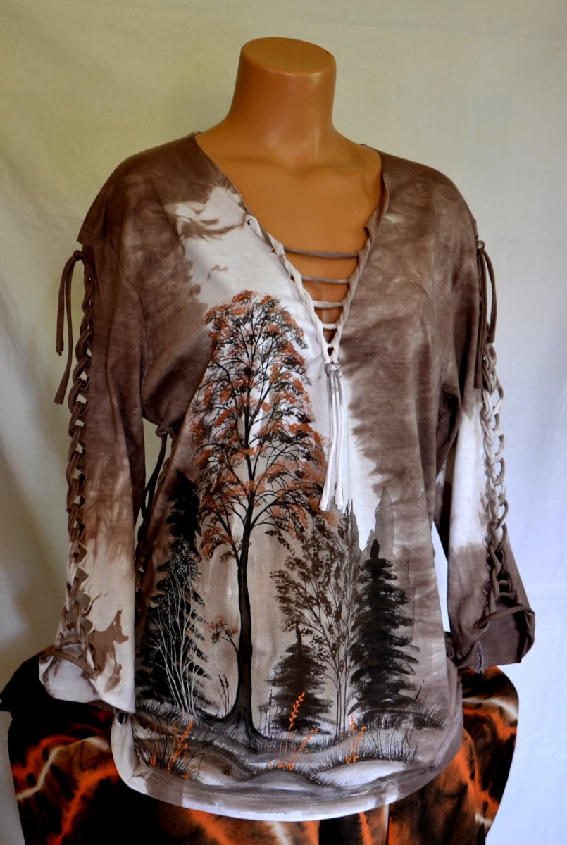 Hnědé prostříhané tričko s krajinkou